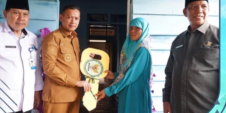 Wakil Bupati Tanjabtim Muslimin Tanja Resmikan Bantuan Bedah Rumah dari Baznas di Pandan Jaya